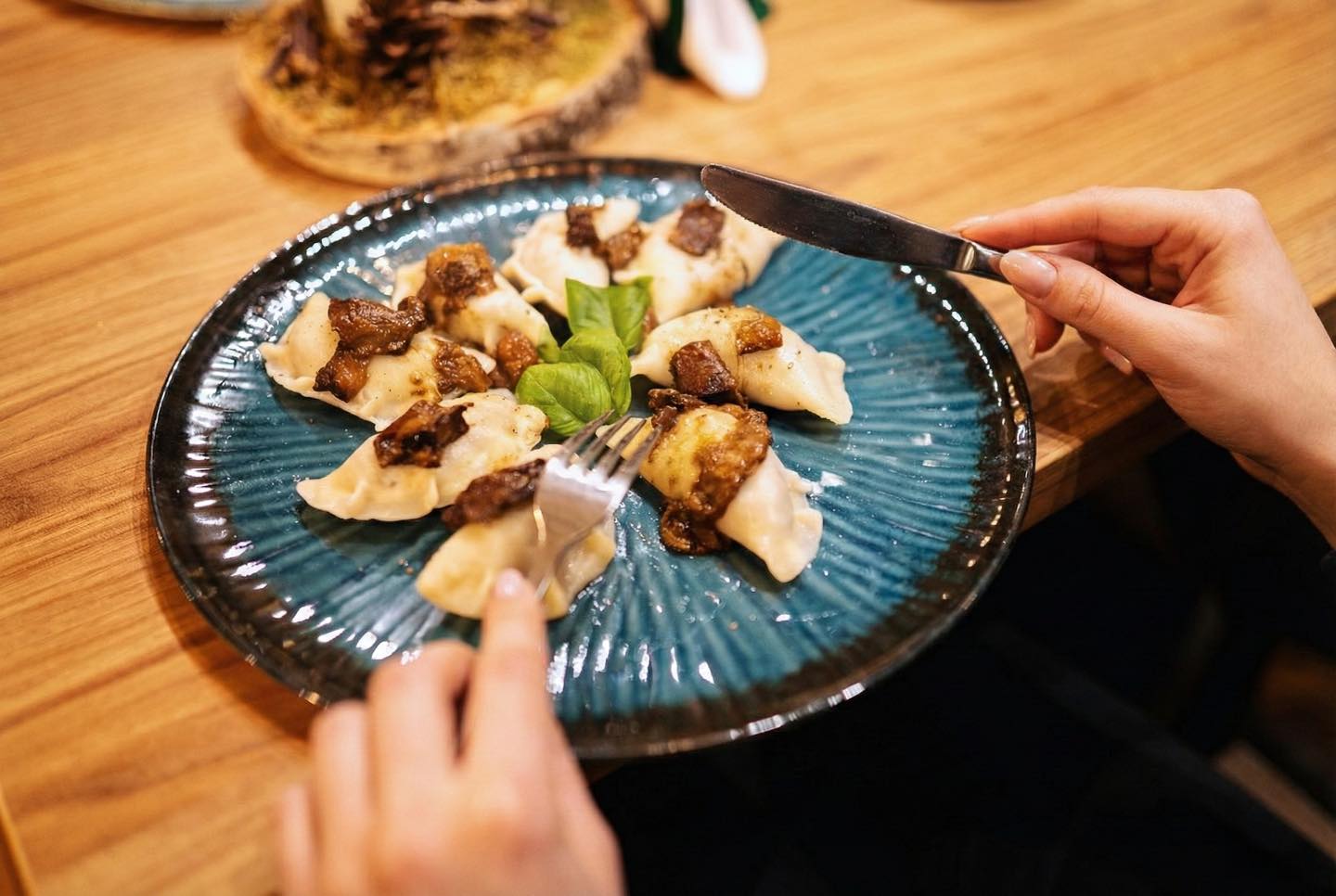 Pizza i napoje w restauracji Zajma